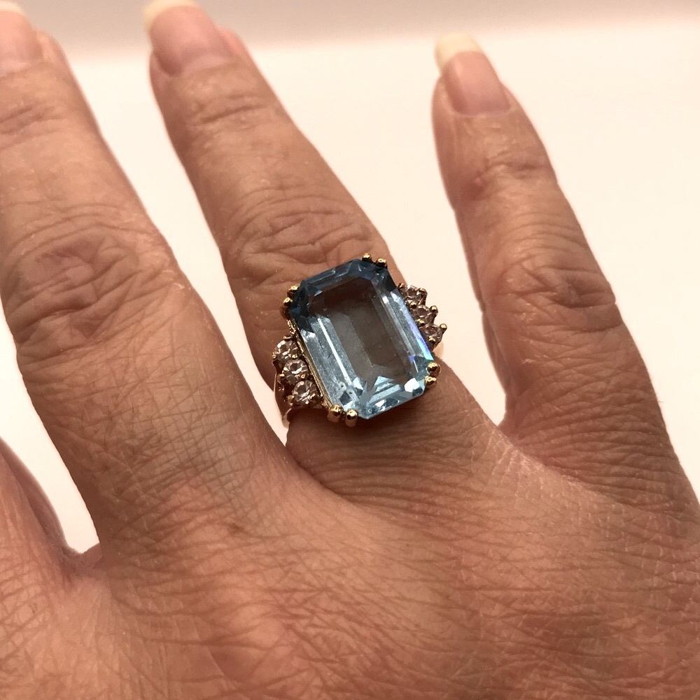 Elegant Rose Gold-Tone & Blue Acrylic Gem Fashion Ring
